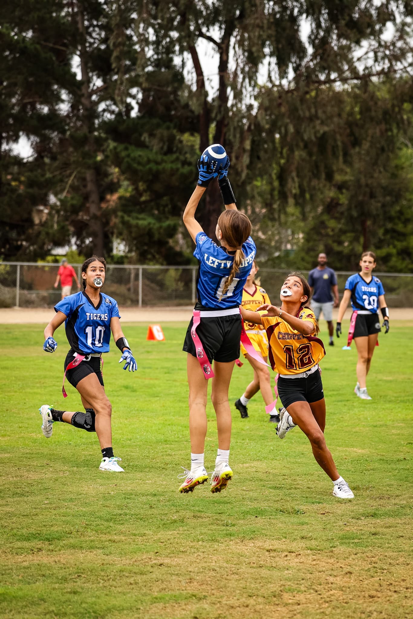 Players reaching for the ball mid game